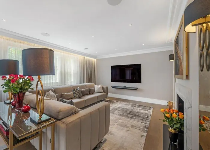 Luxury Large Park Lane Views 1250Sqft