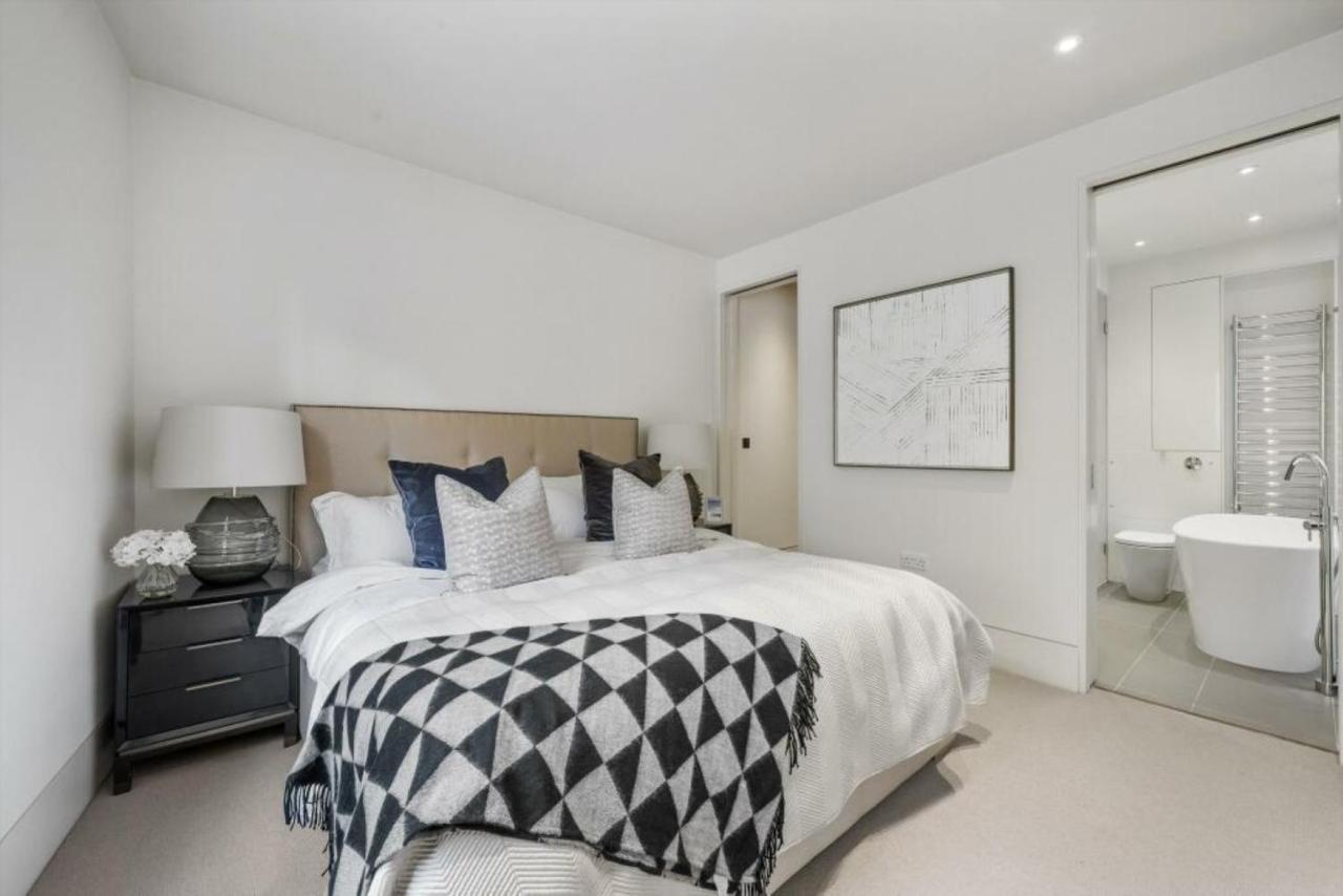 Luxury Large Park Lane Views 1250sqft Londra